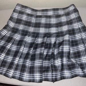 Black, gray and white plaid skirt with zipper